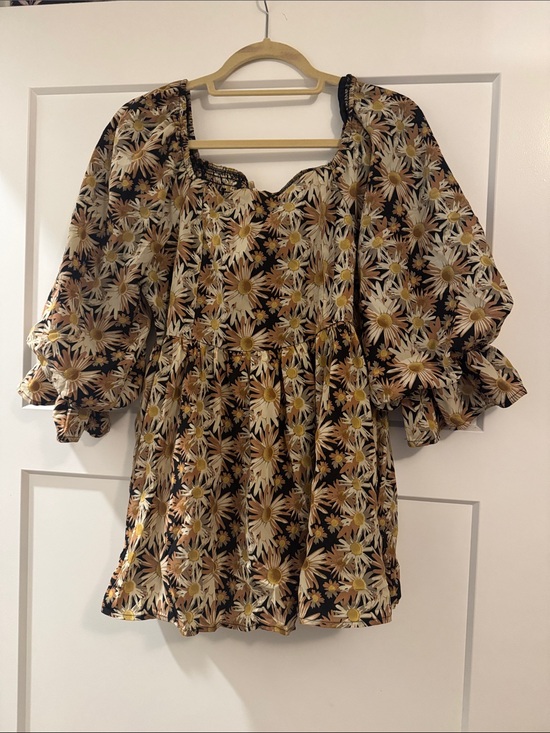entro Tops - entro Black Floral Puff Sleeve Blouse with Cream and Gold Daisies